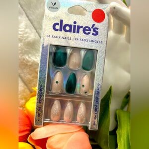 Claire's Vegan Faux Nails - Teal and Cream